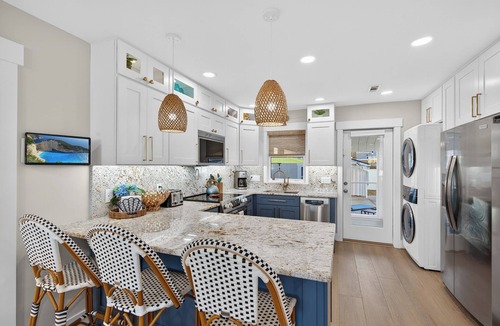 Tranquil Harbour House | 4BR Relax-ready Island Escape, Pool, Pool House, Fully Linened