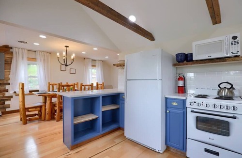 New Providence House | 5 bd w Hottub - mins to Hunting Hiking & Fishing