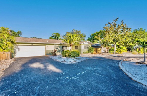 Harbor Hills House | 5 Min 2 Beach ~ Free HTD Pool ~ Near Trail & Golfnnnn