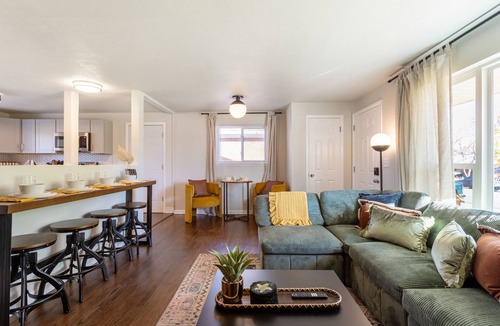 South Westminster House | 5BD Near Downtown - Movie Theater & BBQ Backyard