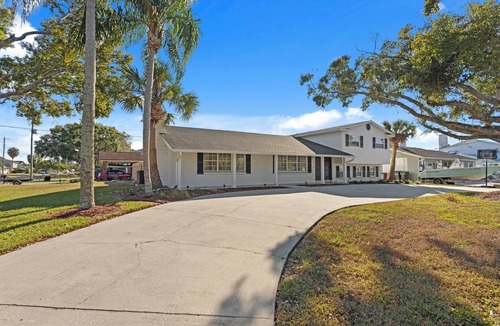Bay Crest Park House | 5BR/4B Tampa Bay Resort Style Private Pool Oasis