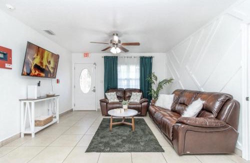 Tampa House | 6 Bedroom BUCS AIRPORT MALL BEACH WIFI