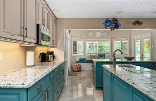 Anona House | 6BR Lux house w/bayviews near beach| Pool| Spa|