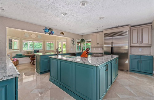 Anona House | 6BR Lux house w/bayviews near beach| Pool| Spa|