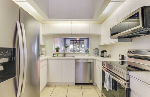 South Bradenton Condo | 7 Mi to Beach: Condo w/Pool Access in Bradenton!