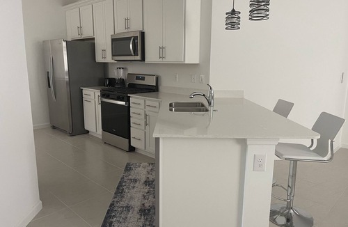 Englewood Villa | 7 minutes to Beach. Pools, pickleball, fitness center. bar and restaurant