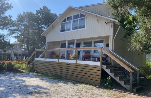 South Bethany Cottage | 7 N 5th Street - Ocean Side sleeps 10