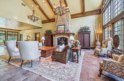 Warrior's Mark West House | 767 m² House ∙ 6 bedrooms ∙ 20 guests