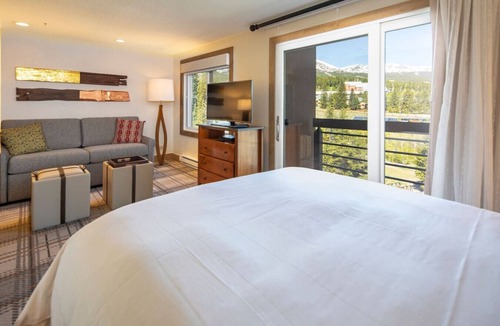 Peak 9 Condo | 7767^ Gorgeous View - Ski-In/Out - 4 Season Pool!