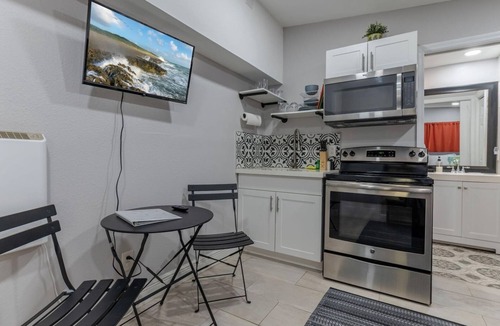 St. Petersburg - Clearwater Apartment | 9 Units Shared Courtyard Sleeps 26