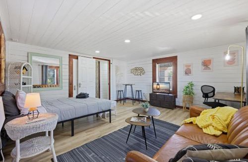 St. Petersburg - Clearwater Apartment | 9 Units Shared Courtyard Sleeps 26