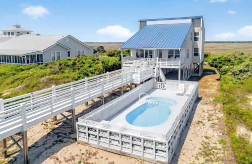 Caswell Beach House | A Coconut Hut Brunswick Vacation Rentals