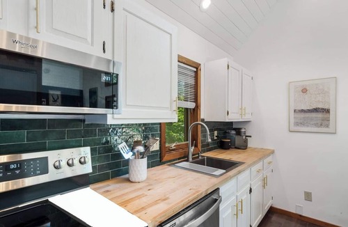 East Stroudsburg Ski Chalet | A-Frame | Ski | Hike | Hot Tub | Firepit