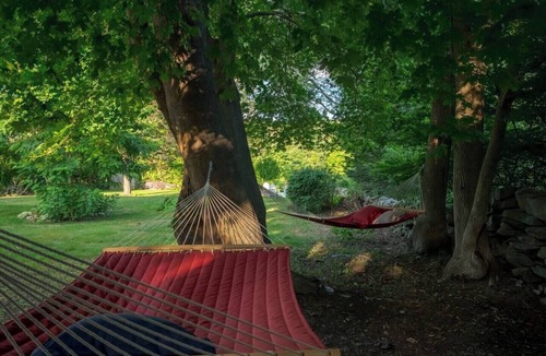 Stonington Apartment | A Mystic Stay as sweet as Apple Pie!