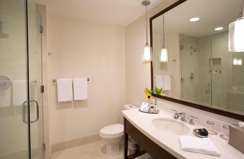 Winter Park Hotel | ADA Compliant Room in Award Winning Hotel w/Rooftop Pool - Close to Parks!