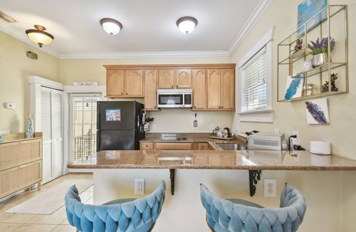 Hyde Park Apartment | Adorable Hyde Park Apartment w/Parking & Gym