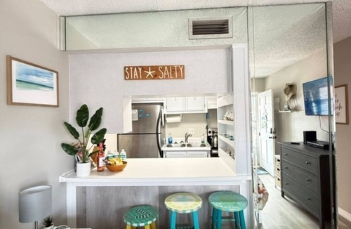 Sunset Beach Condo | Adorable studio condo on Treasure Island FL