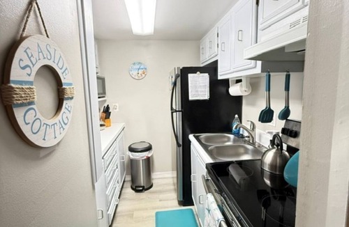 Sunset Beach Condo | Adorable studio condo on Treasure Island FL