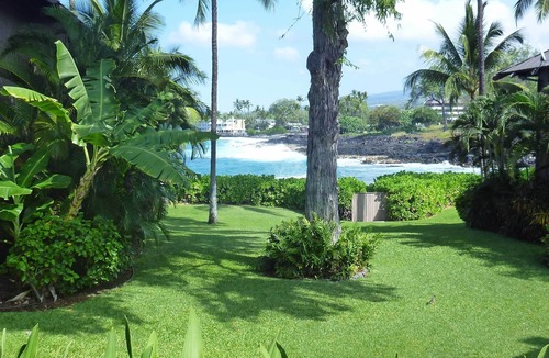 Kahaluu Bay House | Air Conditioned Oceanfront Home - Next to White Sands Beach & 4 Mile Dive Site