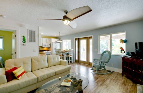 Bradenton Beach House | Al's Dream! LOCATION - Just Steps to the Beach! Shared Heated Pool