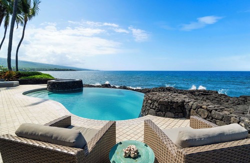 Kailua-Kona House | Ali'i Point #9: Lavish Oceanfront Home w/Pool & Spa- Relax & Watch the Waves