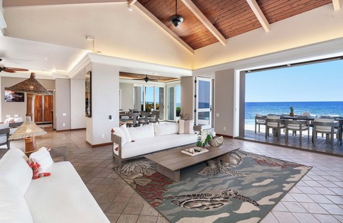Kailua-Kona House | Ali'i Point #9: Lavish Oceanfront Home w/Pool & Spa- Relax & Watch the Waves