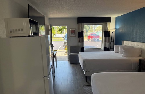 Trailer Estates Hotel | All-New, Ground-Floor, Huge Pool, Tiki Bar & Grill