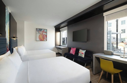 Central Sarasota Hotel | Aloft by Marriott Sarasota