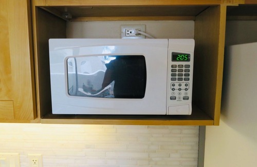 Waikiki Apartment | Aloha Suite Near the Sea III - 2 Block Walk to Beach!