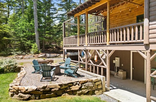 Boothbay Harbor House | Amazing All-Season Sprucewold Cabin w/Private Beach Club Access Dog-friendly