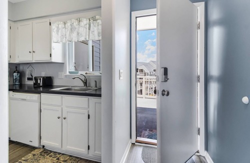Caswell Beach Condo | Amazing Beach, Ocean Views From 3rd Fl Condo Deck, Large Communal Pool