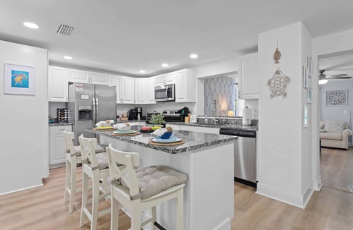 West Bradenton House | AMI Beaches + Heated Salt Pool & Spa + Game Room