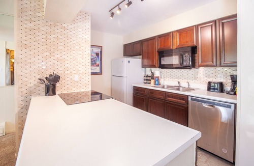 Dillon Condo | Amphitheater | Pool, Hot Tubs & Lake