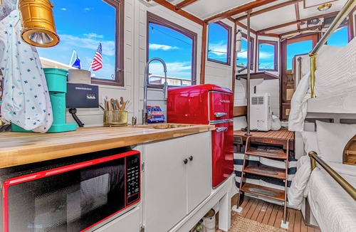 Georgetown Boat Rental | Antique Tugboat on the Harborwalk