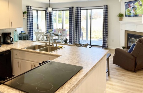 North Shore Condo | AUGUST DISCOUNT DAYS BERNARDS LANDING-BEST AMENITIES- 10% OFF BOAT TOURS,RENTALS