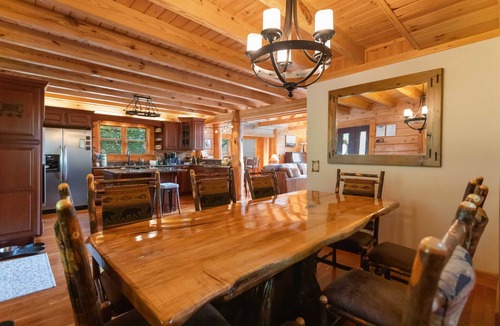 Seven Devils Cabin | Authentic Log Cabin in the Mountains