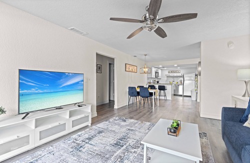 Gulf Gate Estates Apartment | Azure 2BR/2BA Condo , Heated Pool Near Siesta