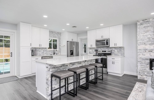South Gate Ridge House | Backyard Oasis W/Heated Pool, Bar, TV Just Mins to the Beach