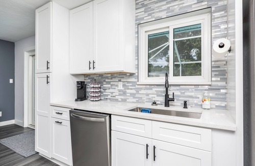 South Gate Ridge House | Backyard Oasis W/Heated Pool, Bar, TV Just Mins to the Beach