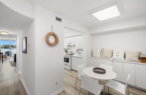 St. Petersburg Apartment | Bahia Vista 14-259