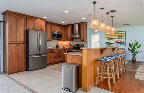 Walsingham House | Basketball | Pickleball | Pool | Movie & Game Room