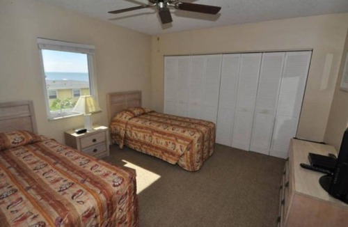 Pinellas County Resort | Bay & Beach ClubnFlorida's Gulf Beach n Indian Shores, FLnTimeshare/Resort