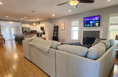 Palma Ceia House | Bay to Bay Sanctuary - Charming South Tampa Craftsman Home Near Bayshore