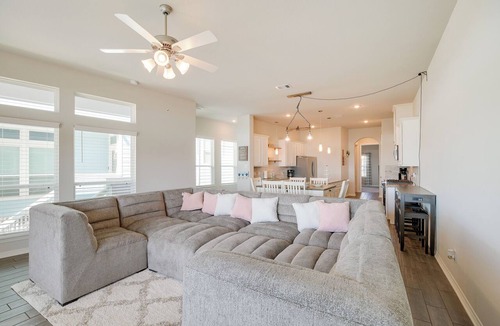 La Porte Cottage | Bay-view La Porte Home Rental: Steps to Beach!