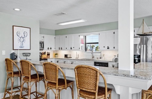 Terramar Beach House | Bay Vista- "New Listing" in Terramar Beach, 4 BR/3 BA, Boat slip