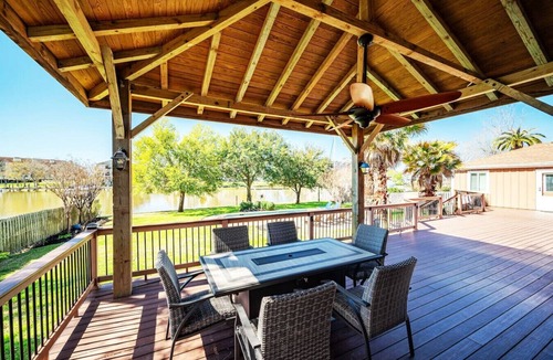 Nassau Bay House | Bayfront Luxury Oasis w Pool close to NASA Kemah