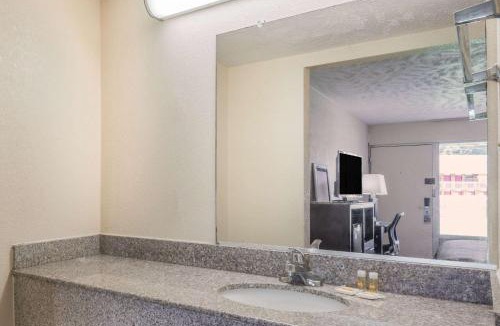 Lumberton Hotel | Baymont by Wyndham Lumberton NC