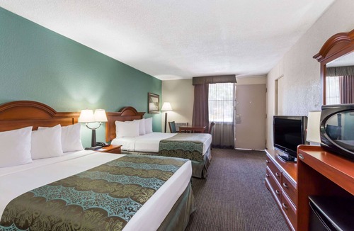 Arlington Park Hotel | Baymont by Wyndham Sarasota
