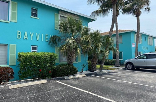 Bradenton Beach Condo | Bayview Terrace #33~Beach, Bay, Pool & Bbq