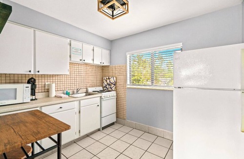 Treasure Island Hotel | 🏖️ BBR #5, Steps to the Beach, Heated Pool w/Full Kitchen & 2 Beds!
